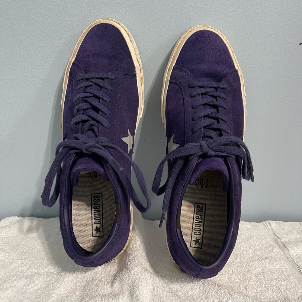 Converse unisex Men 10.5 /Women 12.5 Purple Sneakers